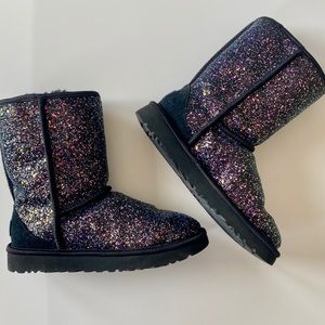 UGG CLASSIC SHORT COSMOS BLACK BOOTS